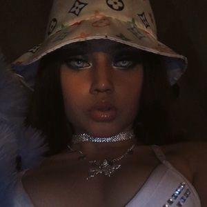 Meet your Posher, Maylia